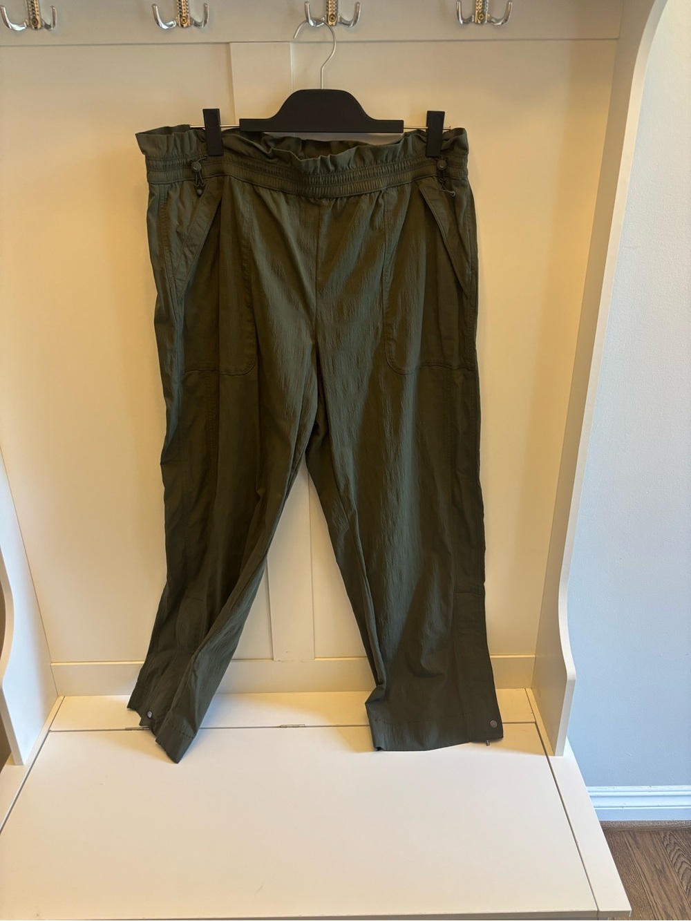 Athleta bag style drawstring waist track pants.